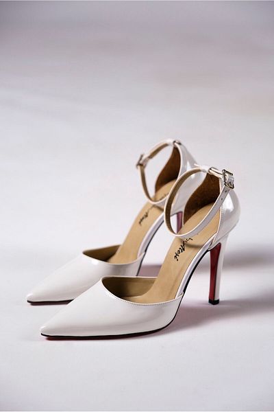 Ayakkabı Ateşi White Patent Leather Helmet Women's Thin Heeled Designer Shoes Stiletto Noppa