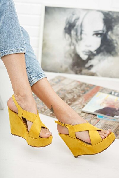 Ayakkabı Ateşi Mustard Color Cross Side Adjustable 12cm Wedge Heeled Shoes