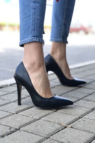 Ayakkabı Ateşi Pantofi cu toc din piele neagră de damă Stiletto