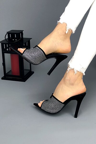 Ayakkabı Ateşi Μαύρες παντόφλες με λεπτομέρεια από πέτρα από σουέτ Peyton