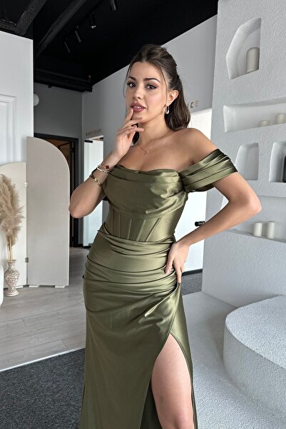 İyem Abiye Omuz Ve Sırt Detaylı Örme Saten Düz Abiye Elbise