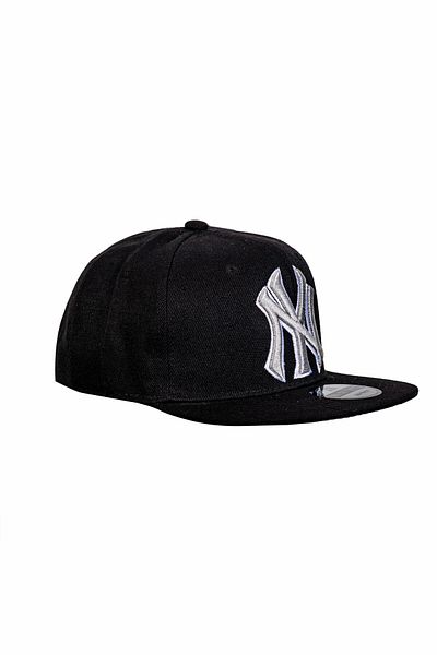 Eke Tekstil Унисекс шапка New York Black Silver с бродирана закопчалка