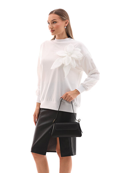 Pulli Collection Kadın Beyaz Çiçek Aplikeli Yeni Sezon Sweatshırt