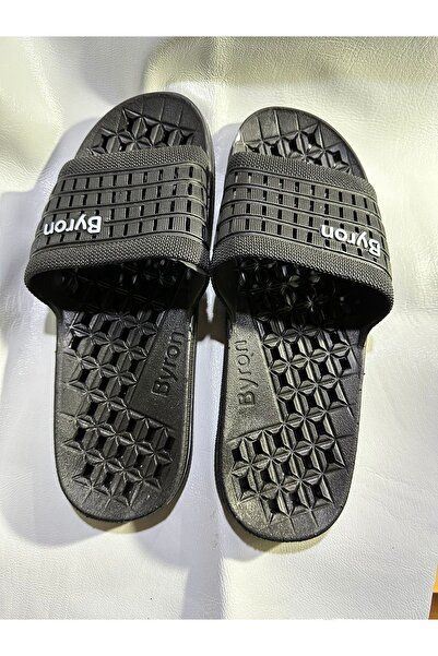 Byron altı delikli banyo terliği