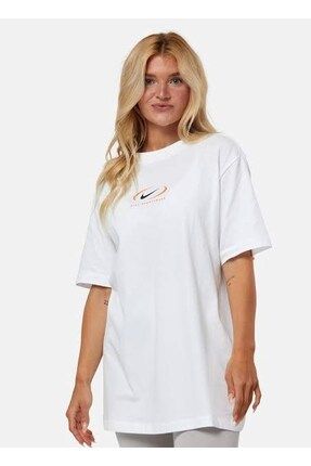 Nike Sportswear Graphic Loose Fit Short Sleeve Kad n Ti ort Fiyat Yorumlar Trendyol