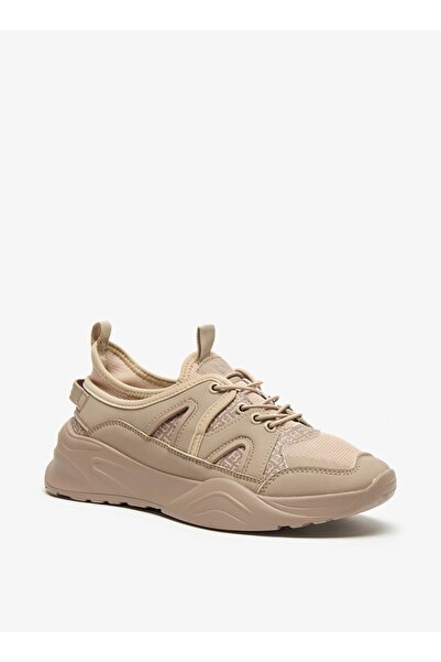 Flora Bella by Shoexpress حذاء رياضي سهل الارتداء بطبعة مونوغرام من فلورا بيلا