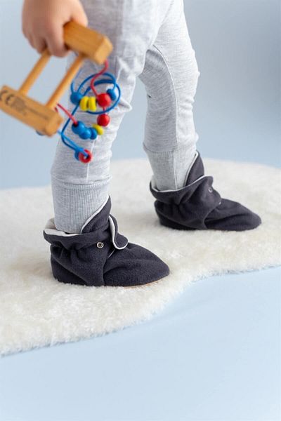 First Step شبشب أنثراسايت مبطن بالقطن غير قابل للانزلاق مع مشابك تثبيت