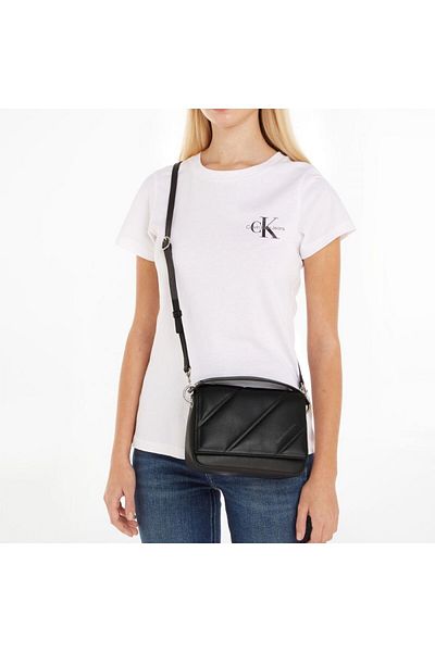 Calvin Klein Fekete női válltáska - pánttal, rekesszel, napi használatra, K60K logóval 612371 -BEH