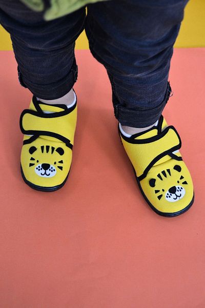 First Step Παντόφλες Velcro για αγόρι με κεντημένο κίτρινο Tiger-F-736
