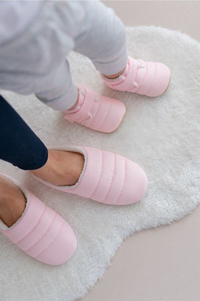 First Step Pelzige Mutterhausschuhe und Babyhausschuhe aus Fallschirmstoff (Hausschuhe und Hausschuhe sind separat erhältlich) – rosa/rosa-t