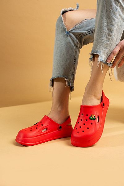 Ege's Shoes صندل نسائي مريح من إيفا سي دكتور ممرضة المستشفى باللون الأحمر