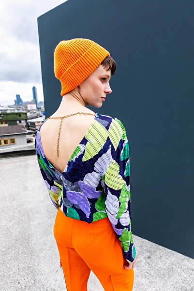 KAMEYA ARKASI ZİNCİRLİ BLUZ 24W10334