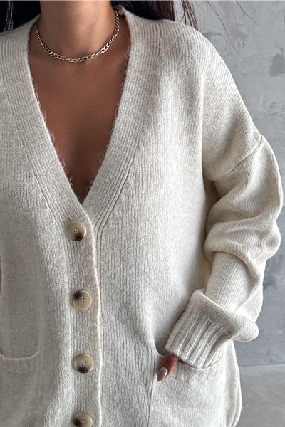FEMELLE Cardigan de damă din tricotaje de culoare bej - cu umăr căzut, buzunare duble și detaliu cu nasturi