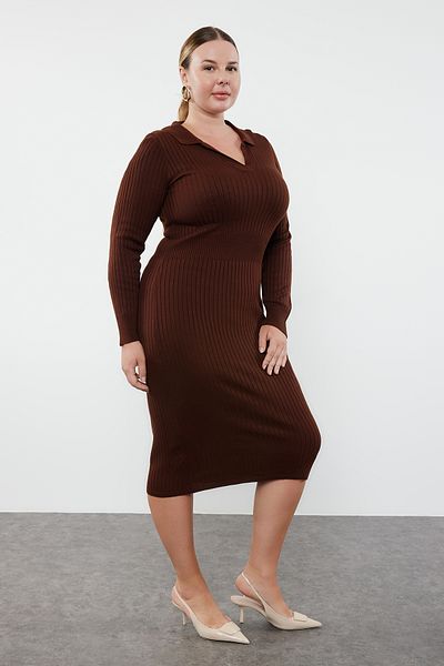 Trendyol Curve Kleid aus Strick mit Polokragen - Dunkelbraun TBBAW23AH00002