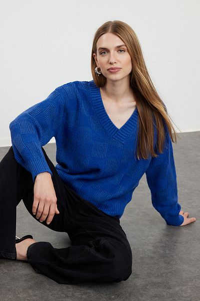 Trendyol Collection Pulover din tricotaje cu decolteu în V Indigo cu textura moale - Croială largă TWOAW24KZ01140