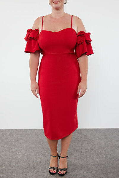 Trendyol Curve Piros testhezálló ruha rózsa kiegészítőkkel, szőtt béléssel estélyi/éjszakai/érettségi ruha TBBSS24AH00216