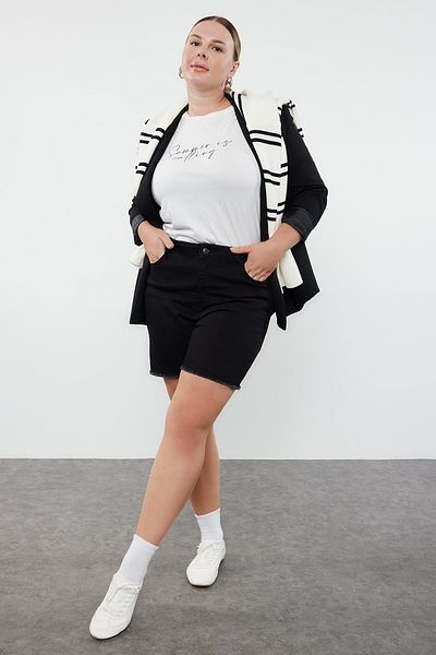 Trendyol Curve Schwarze Skinny-Jeansshorts mit hoher Taille und Bermuda TBBSS22AP0008