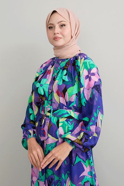InStyle Fialové viskózové šaty - květinový vzor a pásek