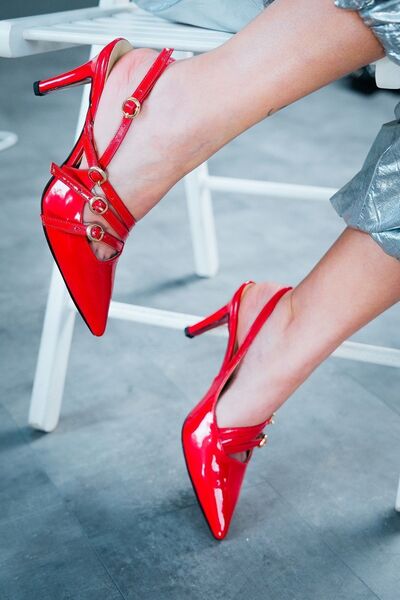 Ayakkabı Ateşi Üç Tokalı Kırmızı Rugan  Kısa Topuklu Kadın Stiletto Royal