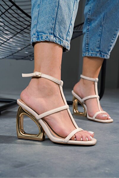 Ayakkabı Ateşi Бежови лачени златни дизайнерски обувки на ток Bianna