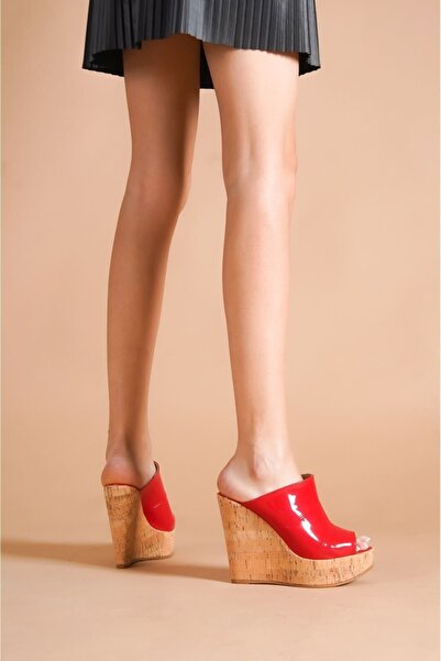Ayakkabı Ateşi Women's Red Patent Leather Cork Heeled Slippers Dakten