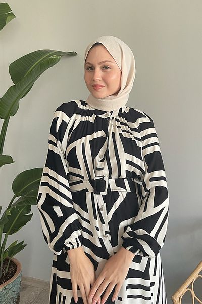 InStyle Μαύρο φόρεμα βισκόζης - Λεπτομέρεια με ρίγα και ζώνη