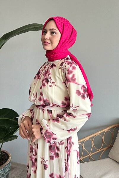 InStyle Fuchsiové šifónové šaty s kvetinovým vzorom