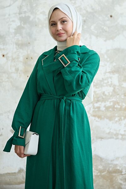 InStyle طقم كتان أخضر زمردي - فستان بتفاصيل حجرية