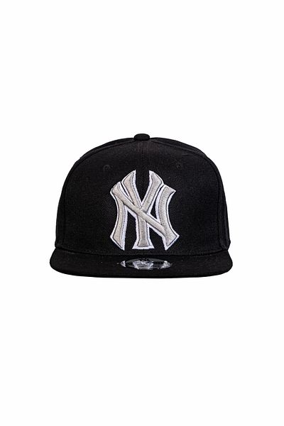 Eke Tekstil Унисекс шапка New York Black Silver с бродирана закопчалка
