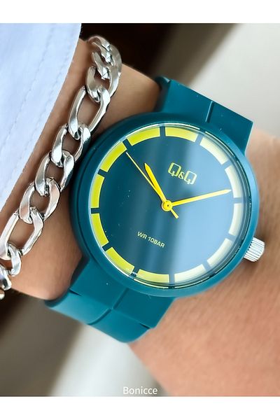 Q&Q Sea Green Silicone Cord 10 Bar Waterproof Women's Wristwatch - for Pool and Sea Use