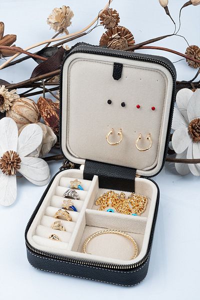 Gold Box Medium Jewelry, Travel and Jewelry box (Wooden Case and Leather) (15x15 Cm)