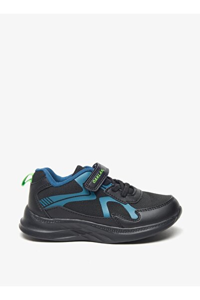 Oaklan by Shoexpress Panelled Sports Shoes with Hook and Loop Closure