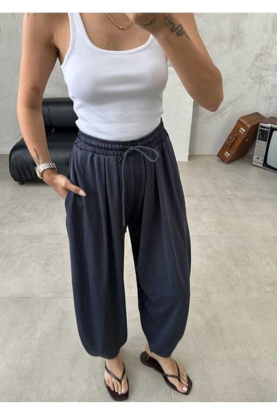dshee woman baggy pants
