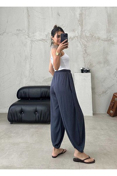 dshee woman baggy pants