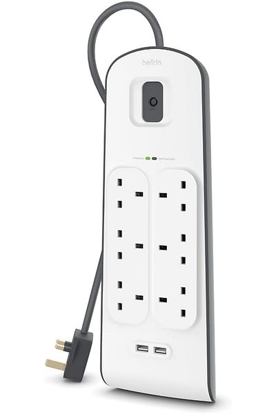 Belkin واقي من زيادة التيار الكهربائي بستة مقابس مع سلك بطول 2 متر، ومنفذي USB بقوة 2.4 أمبير - مقبس تمديد عالي التحمل