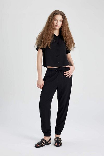 DeFacto Knöchellange Viskosehose mit normaler Taille und Taschen im Jogger-Stil X0140az23sp