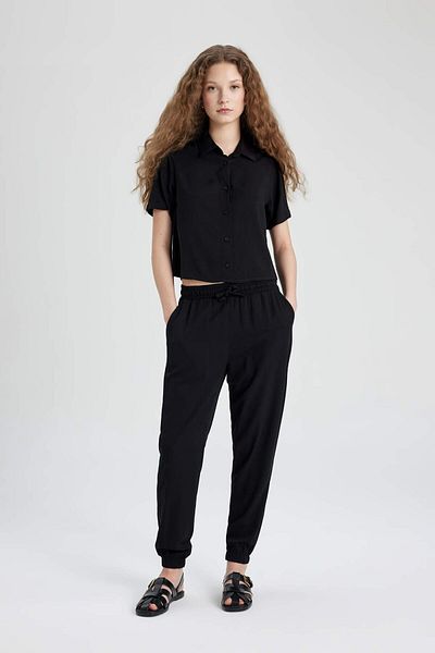 DeFacto Knöchellange Viskosehose mit normaler Taille und Taschen im Jogger-Stil X0140az23sp