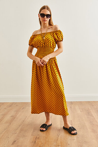 Olalook Вискозна миди рокля на точки с яка на Мадона - Еластична талия, цвят горчица ELB- 19002240