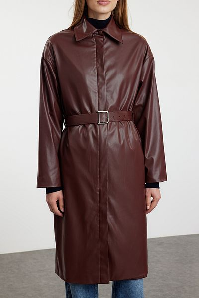 Trendyol Collection Weinroter Trenchcoat aus Kunstleder - Regular Fit TWOAW25TR00010
