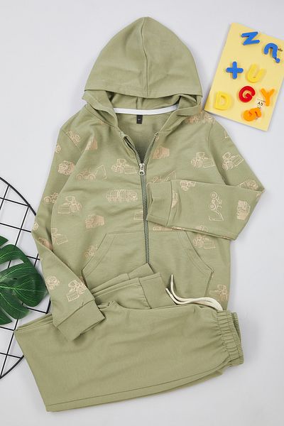 TRENDYOLKIDS طقم علوي وسفلي من القطن المحبوك بغطاء للرأس بطباعة موسمية رفيعة للأولاد الكاكي TKDAW25AU00008