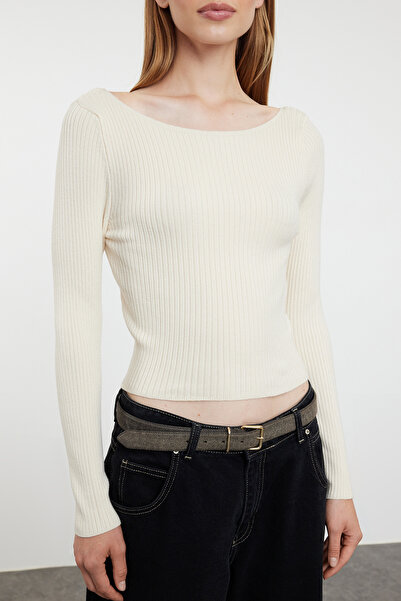 Trendyol Collection Prémiový pletený svetr Ecru Crop – speciální příze TWOAW25KZ00096