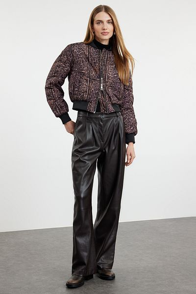 Trendyol Collection Hnědý leopardí vzorovaný oversize prošívaný kabát - Twoaw25Mo00136
