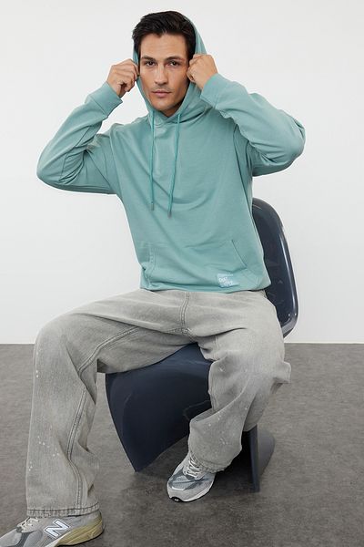 Trendyol Collection Übergroßes, mintfarbenes, langärmliges Kapuzen-Sweatshirt – mit Label-Applikation TMNSS21sw0221