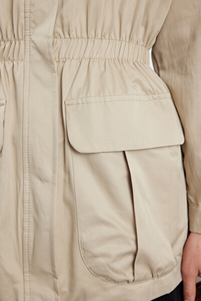 Trendyol Collection Μπεζ αντιανεμικό παλτό με φερμουάρ - Ελαστική μέση TWOAW25MO00075