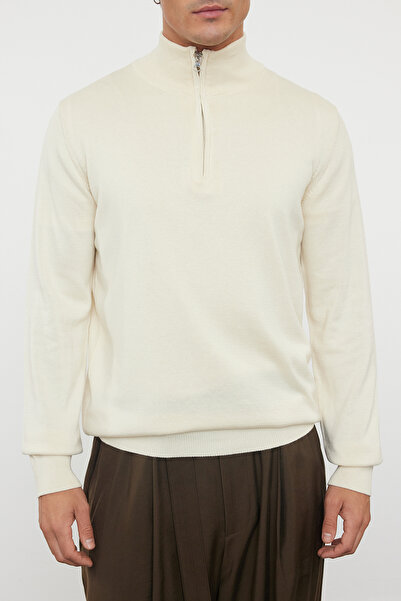 Trendyol Collection Ecru Regular Bavlněný svetr s polovičním rolákem, hladký úplet TMNAW25KZ00039