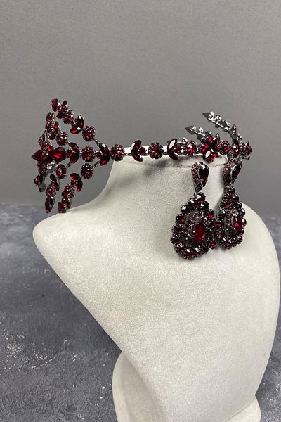 Hayalperest boncuk Burgundy Hellenist Bridal Henna Crown and Shuttle Earring Set