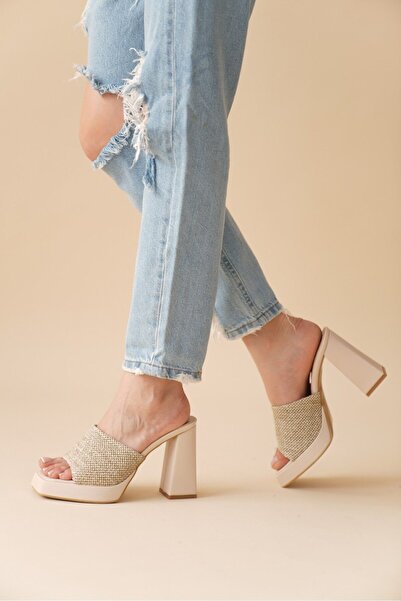 Ayakkabı Ateşi Papuci de damă cu toc cu platformă din piele de paie bej Piyole