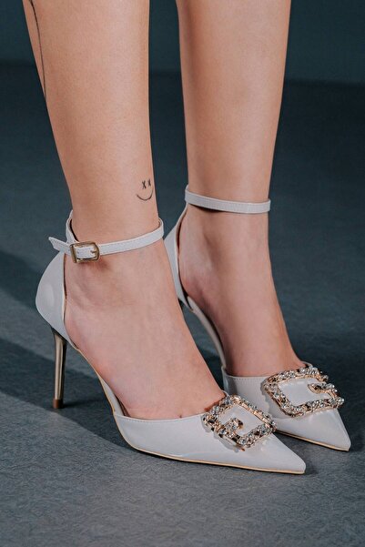 Ayakkabı Ateşi Ten Saten Özel Tokalı Kadın İnce Topuklu Ayakkabı Corca