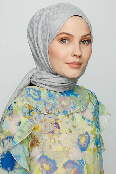 VALORSCARF Silver Gray Bloom Patterned Shawl