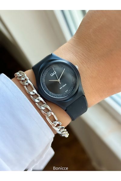 Q&Q Black Retro Wristwatch Bracelet - Silicone Cord Women's Design